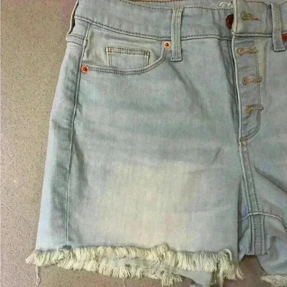 Universal thread Jean shorts - Picture 2 of 8